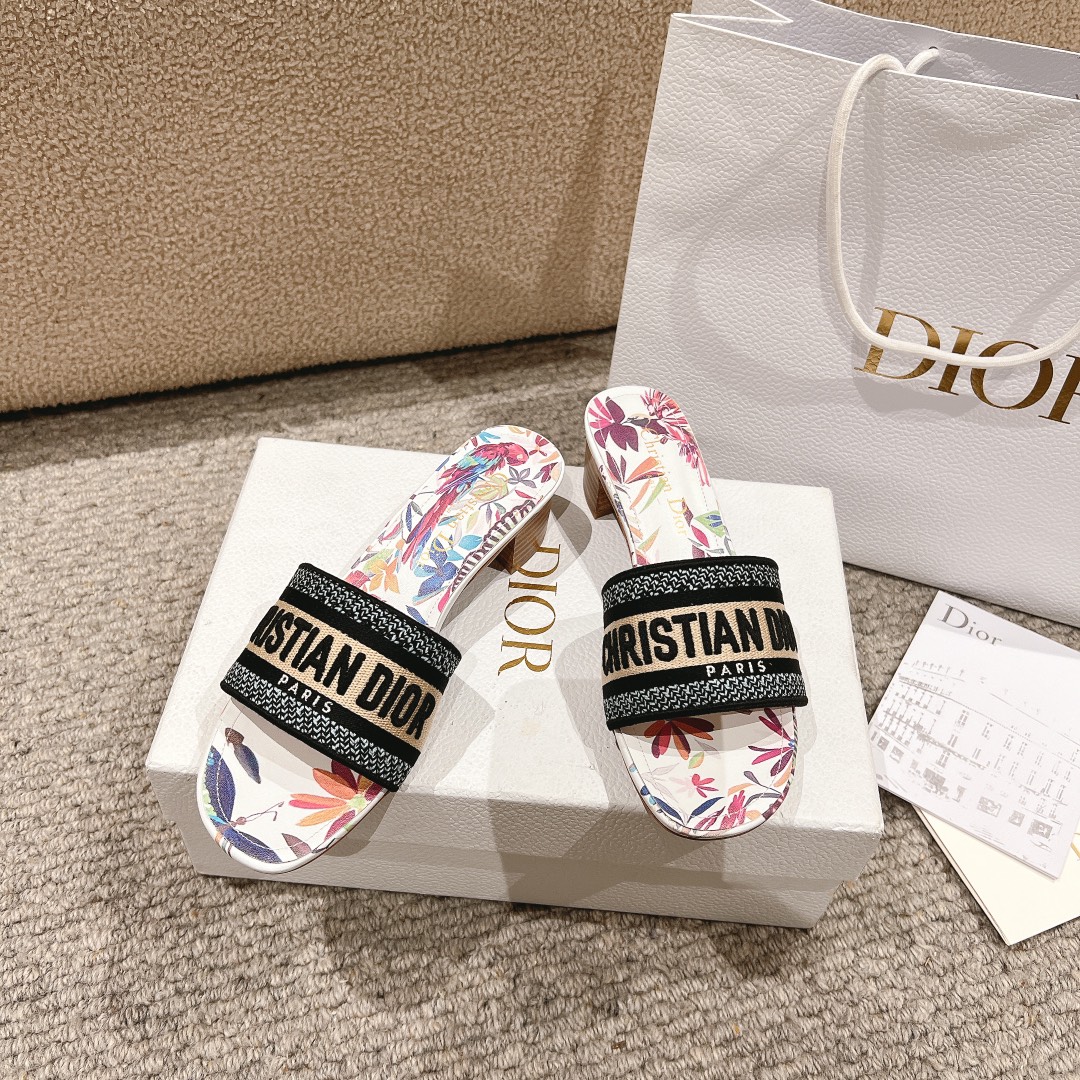代购级别！经典迪奥logo电脑绣帆布方跟拖鞋，上乘美艳力作 dior专柜最火春夏系列 兼备气质 时尚 经