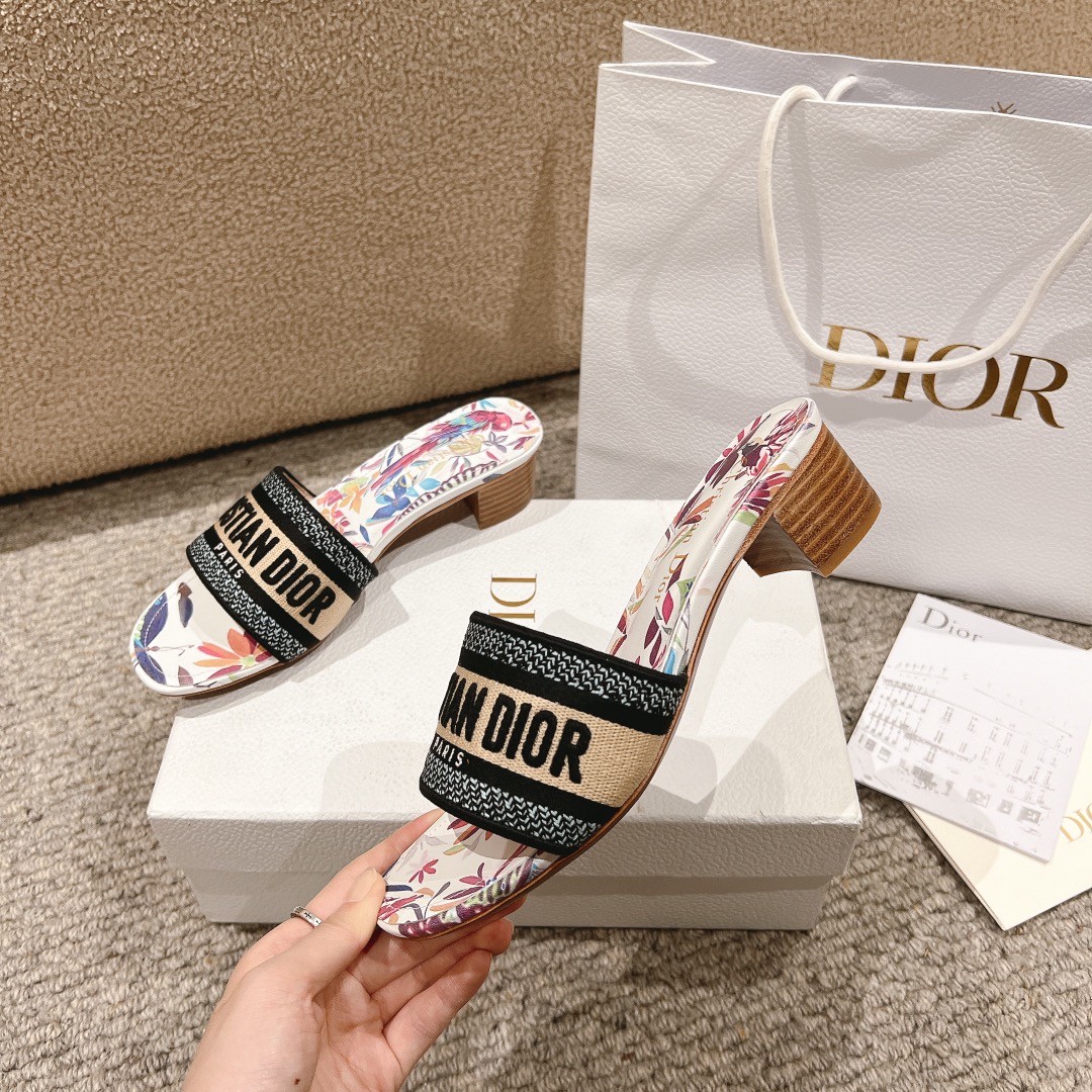 代购级别！经典迪奥logo电脑绣帆布方跟拖鞋，上乘美艳力作 dior专柜最火春夏系列 兼备气质 时尚 经