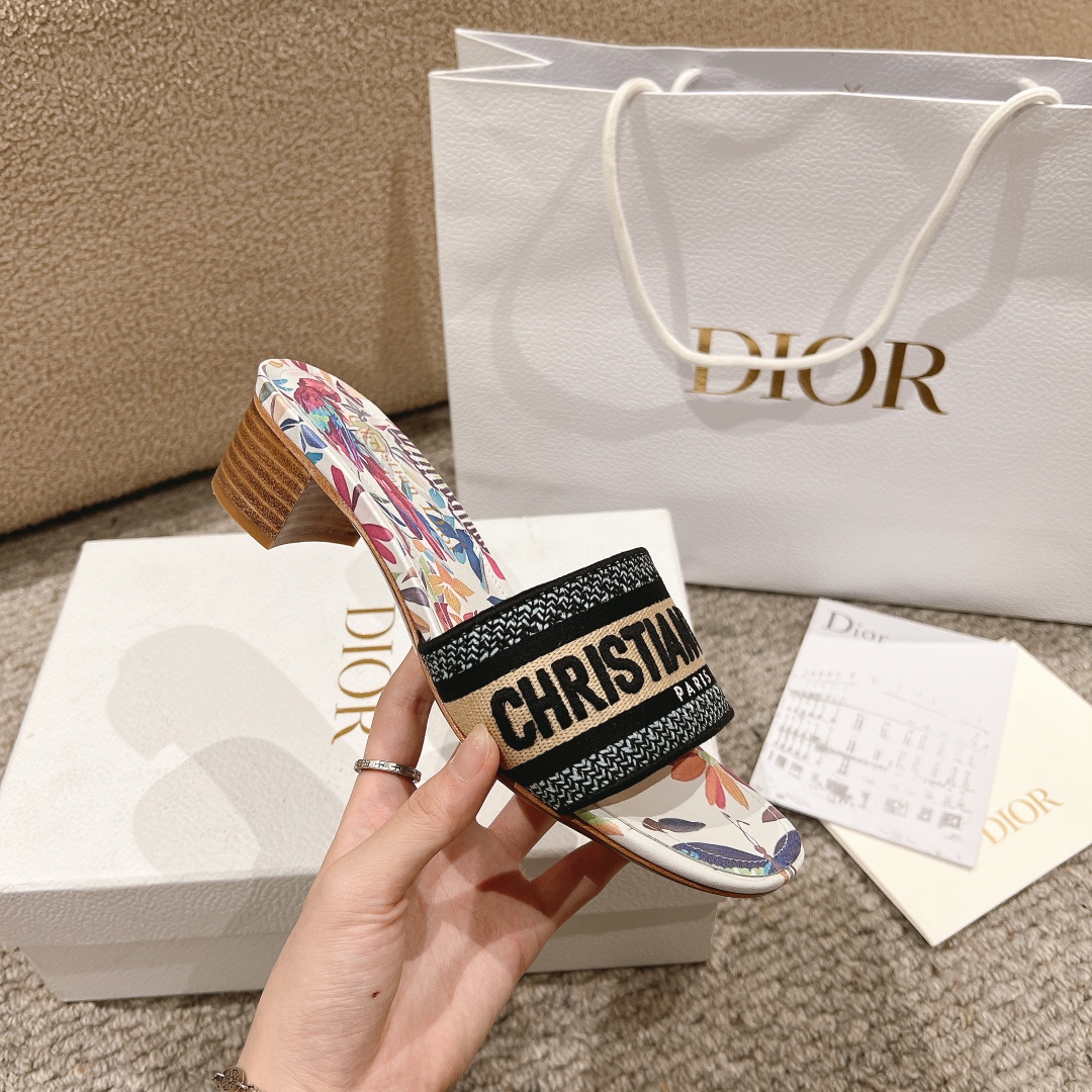 代购级别！经典迪奥logo电脑绣帆布方跟拖鞋，上乘美艳力作 dior专柜最火春夏系列 兼备气质 时尚 经
