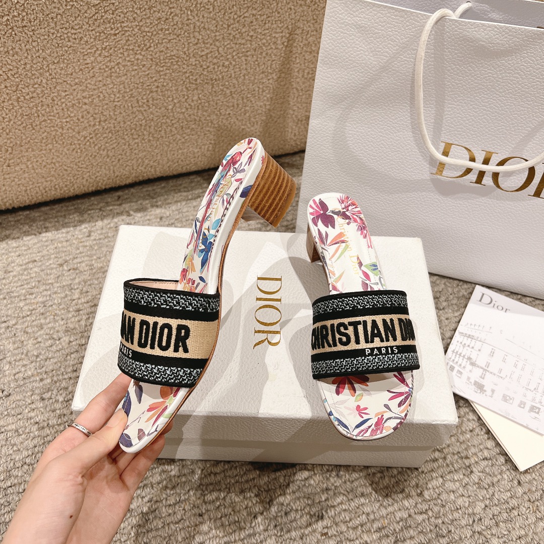 代购级别！经典迪奥logo电脑绣帆布方跟拖鞋，上乘美艳力作 dior专柜最火春夏系列 兼备气质 时尚 经