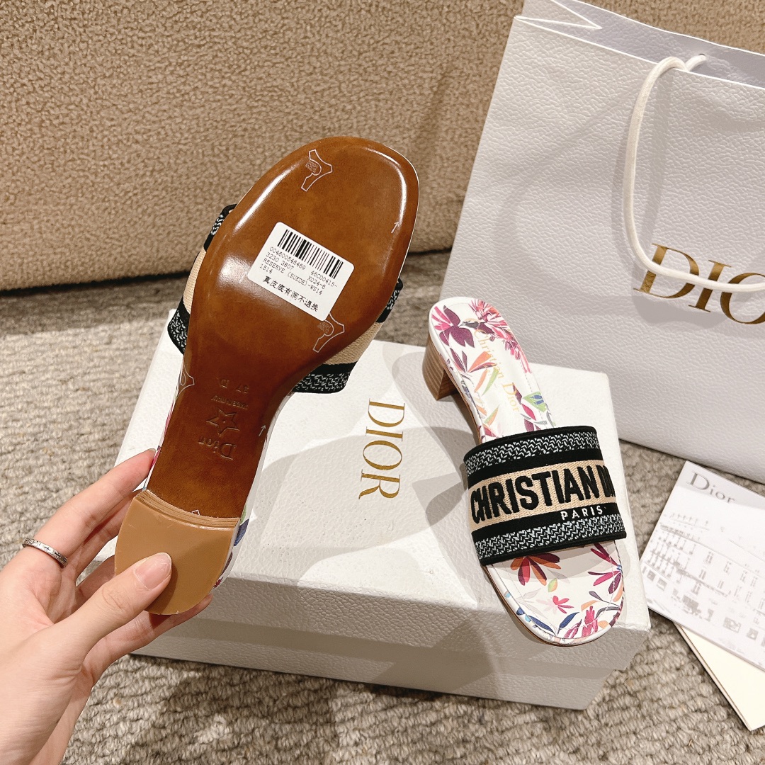 代购级别！经典迪奥logo电脑绣帆布方跟拖鞋，上乘美艳力作 dior专柜最火春夏系列 兼备气质 时尚 经