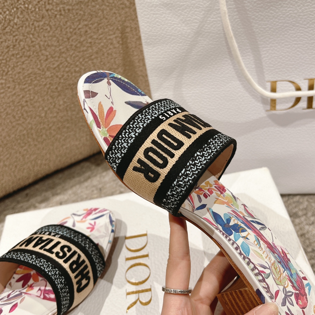 代购级别！经典迪奥logo电脑绣帆布方跟拖鞋，上乘美艳力作 dior专柜最火春夏系列 兼备气质 时尚 经