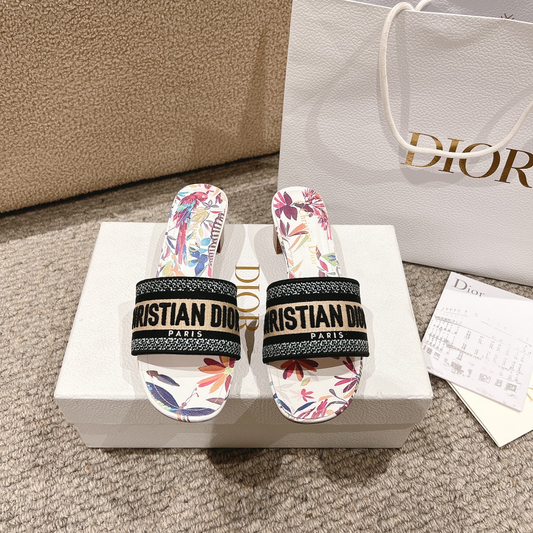 代购级别！经典迪奥logo电脑绣帆布方跟拖鞋，上乘美艳力作 dior专柜最火春夏系列 兼备气质 时尚 经