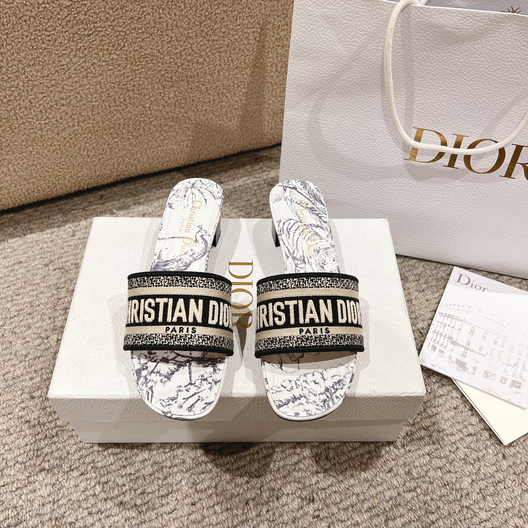 代购级别！经典迪奥logo电脑绣帆布方跟拖鞋，上乘美艳力作 dior专柜最火春夏系列 兼备气质 时尚 经
