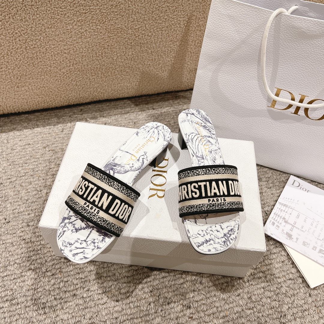 代购级别！经典迪奥logo电脑绣帆布方跟拖鞋，上乘美艳力作 dior专柜最火春夏系列 兼备气质 时尚 经