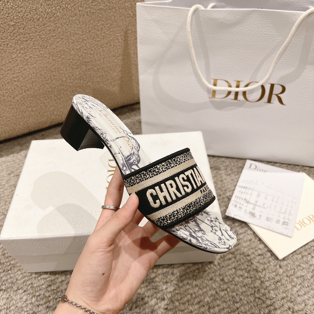 代购级别！经典迪奥logo电脑绣帆布方跟拖鞋，上乘美艳力作 dior专柜最火春夏系列 兼备气质 时尚 经