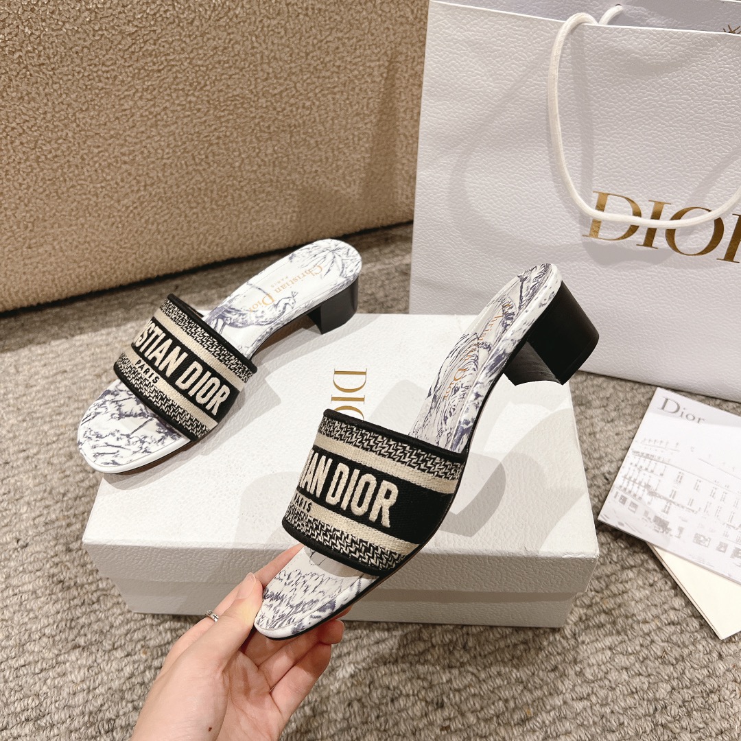 代购级别！经典迪奥logo电脑绣帆布方跟拖鞋，上乘美艳力作 dior专柜最火春夏系列 兼备气质 时尚 经