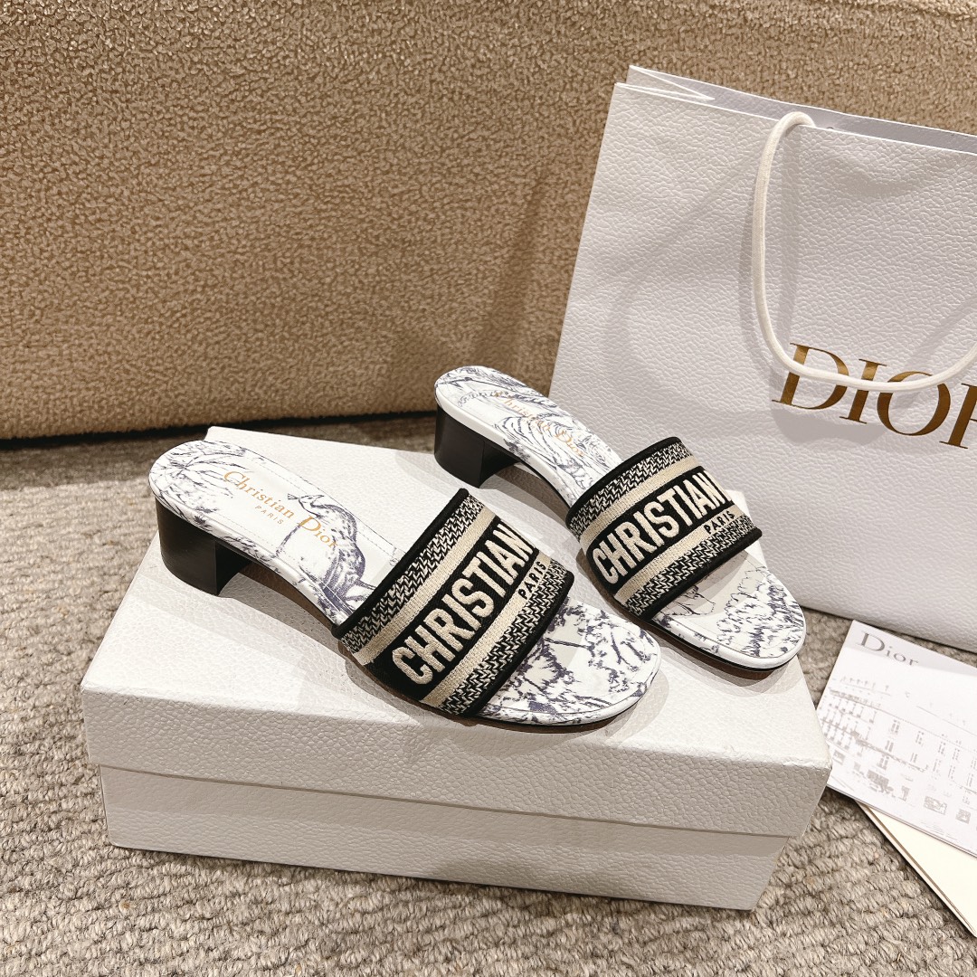 代购级别！经典迪奥logo电脑绣帆布方跟拖鞋，上乘美艳力作 dior专柜最火春夏系列 兼备气质 时尚 经