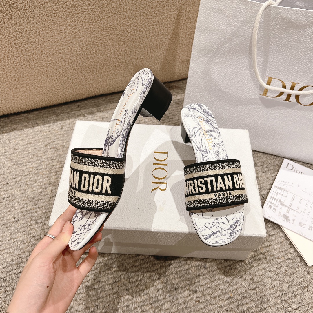 代购级别！经典迪奥logo电脑绣帆布方跟拖鞋，上乘美艳力作 dior专柜最火春夏系列 兼备气质 时尚 经
