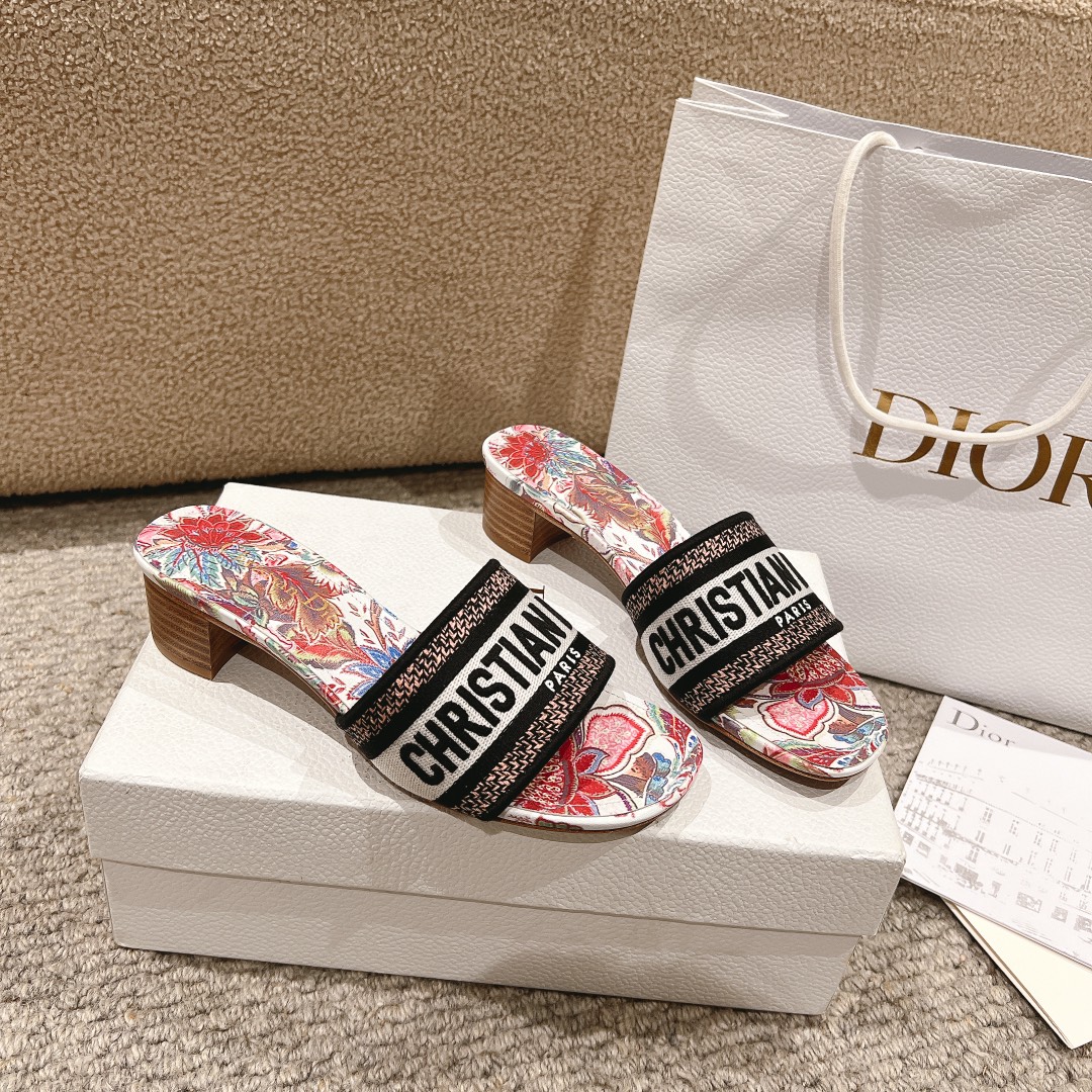 代购级别！经典迪奥logo电脑绣帆布方跟拖鞋，上乘美艳力作 dior专柜最火春夏系列 兼备气质 时尚 经