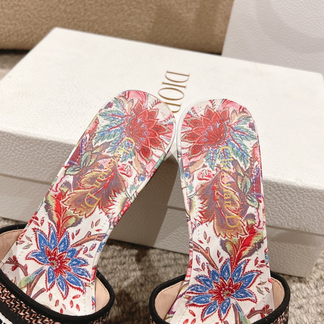 代购级别！经典迪奥logo电脑绣帆布方跟拖鞋，上乘美艳力作 dior专柜最火春夏系列 兼备气质 时尚 经