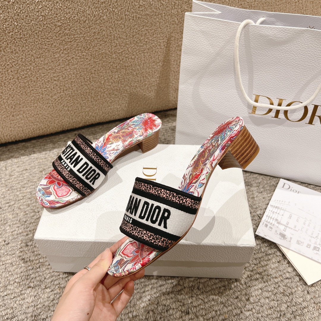 代购级别！经典迪奥logo电脑绣帆布方跟拖鞋，上乘美艳力作 dior专柜最火春夏系列 兼备气质 时尚 经
