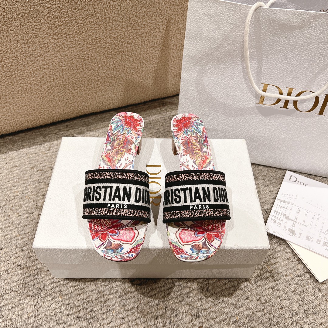 代购级别！经典迪奥logo电脑绣帆布方跟拖鞋，上乘美艳力作 dior专柜最火春夏系列 兼备气质 时尚 经