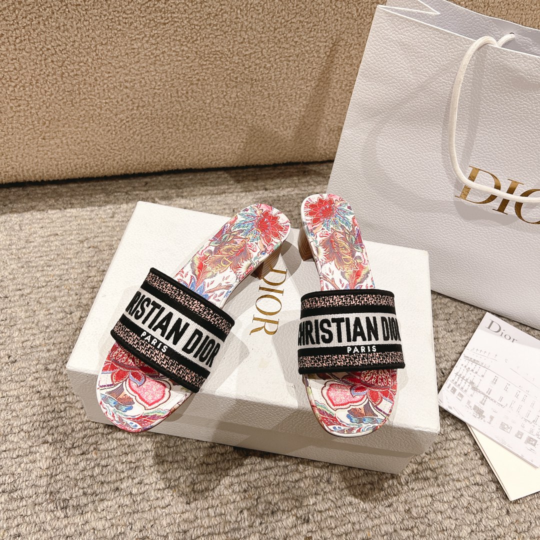 代购级别！经典迪奥logo电脑绣帆布方跟拖鞋，上乘美艳力作 dior专柜最火春夏系列 兼备气质 时尚 经