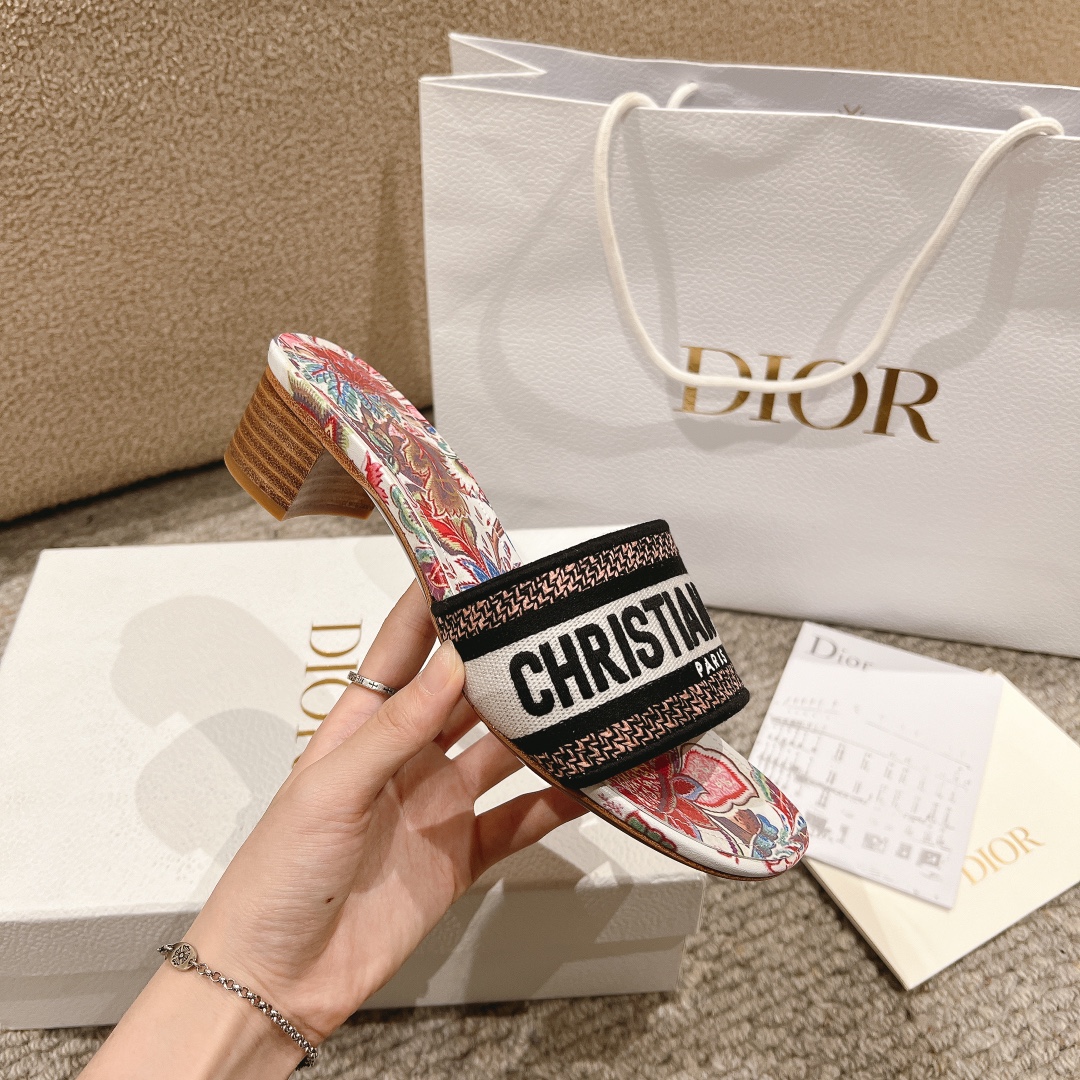 代购级别！经典迪奥logo电脑绣帆布方跟拖鞋，上乘美艳力作 dior专柜最火春夏系列 兼备气质 时尚 经