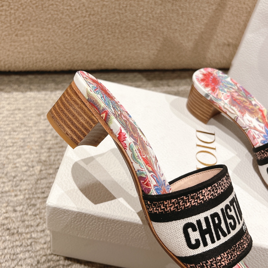 代购级别！经典迪奥logo电脑绣帆布方跟拖鞋，上乘美艳力作 dior专柜最火春夏系列 兼备气质 时尚 经