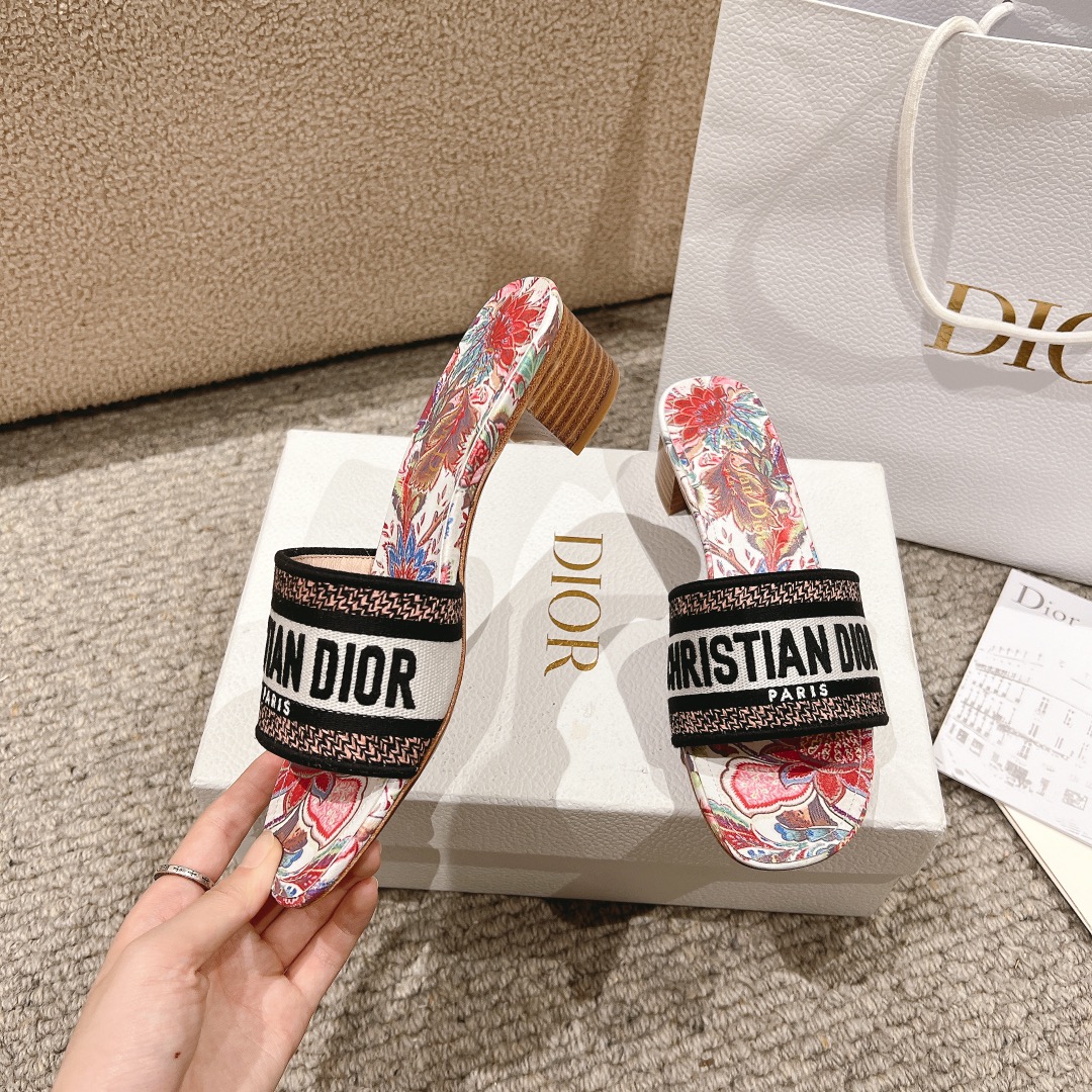 代购级别！经典迪奥logo电脑绣帆布方跟拖鞋，上乘美艳力作 dior专柜最火春夏系列 兼备气质 时尚 经