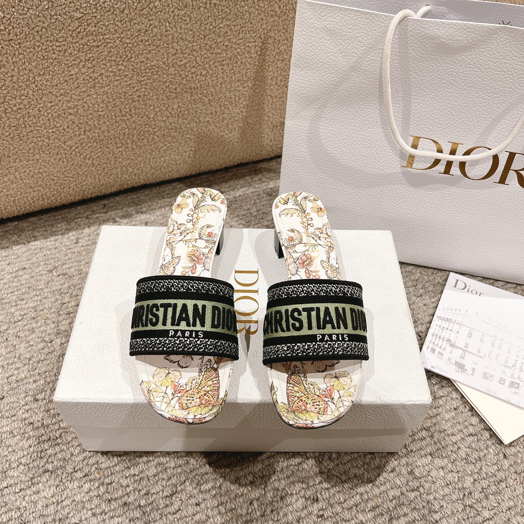 代购级别！经典迪奥logo电脑绣帆布方跟拖鞋，上乘美艳力作 dior专柜最火春夏系列 兼备气质 时尚 经
