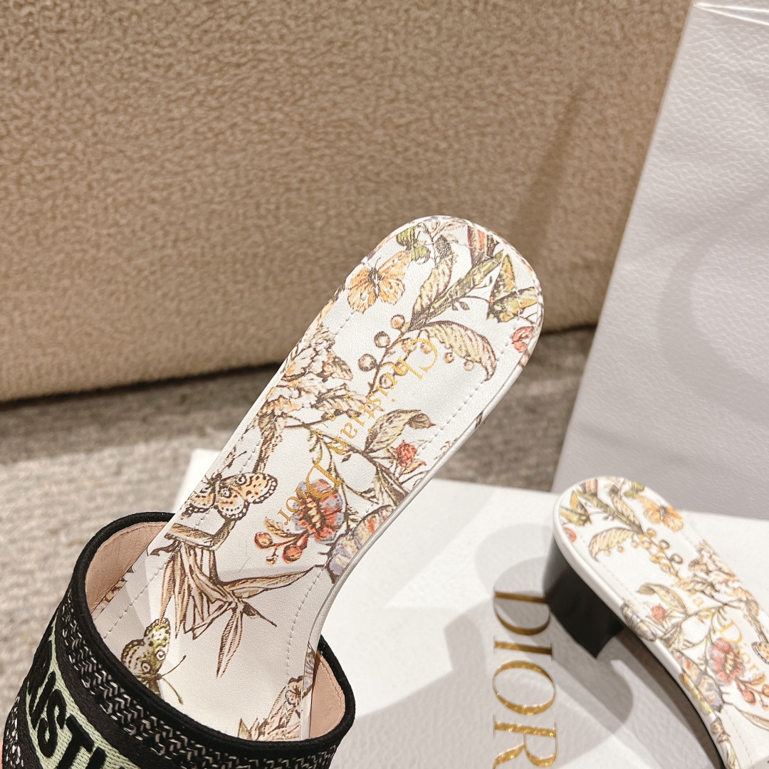 代购级别！经典迪奥logo电脑绣帆布方跟拖鞋，上乘美艳力作 dior专柜最火春夏系列 兼备气质 时尚 经