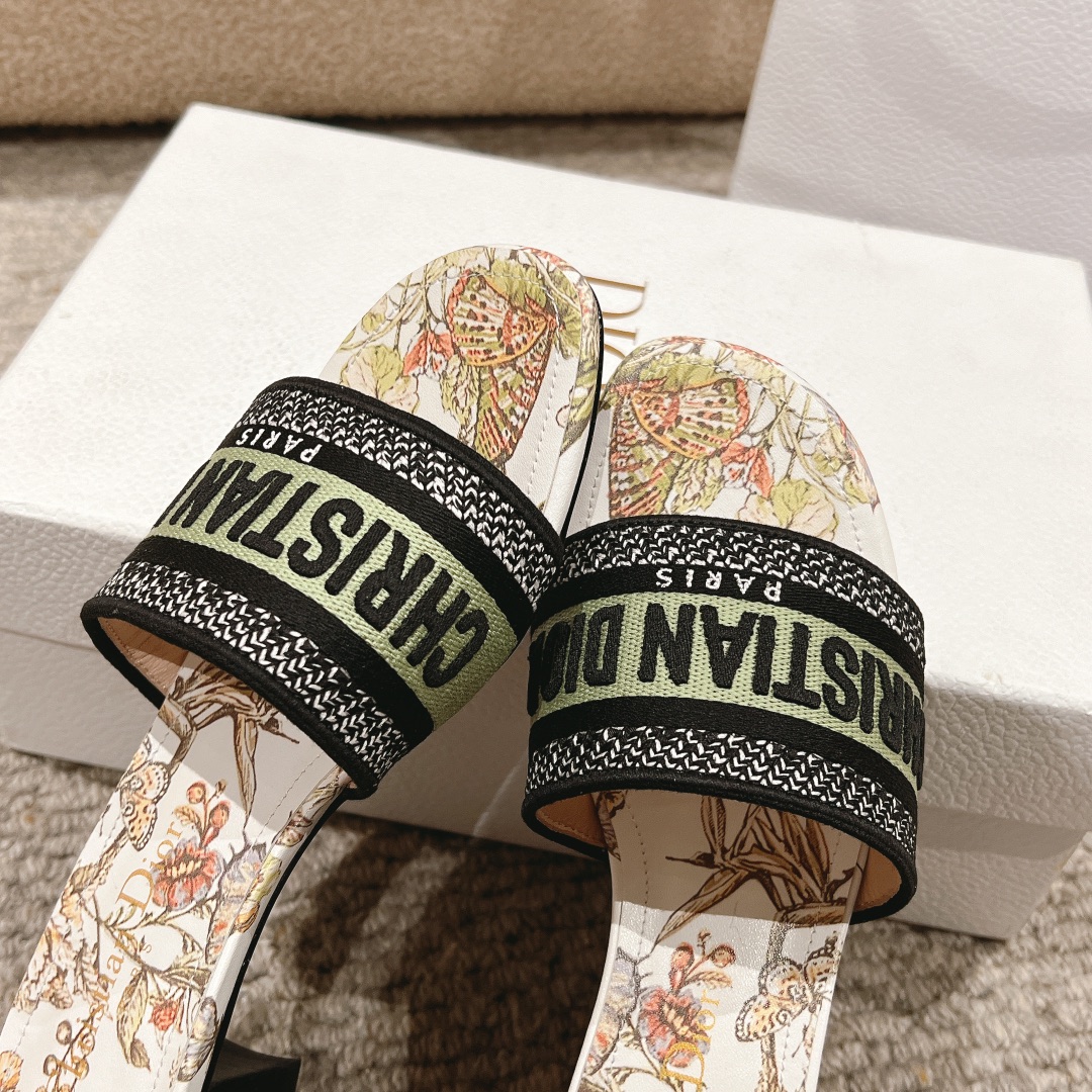 代购级别！经典迪奥logo电脑绣帆布方跟拖鞋，上乘美艳力作 dior专柜最火春夏系列 兼备气质 时尚 经