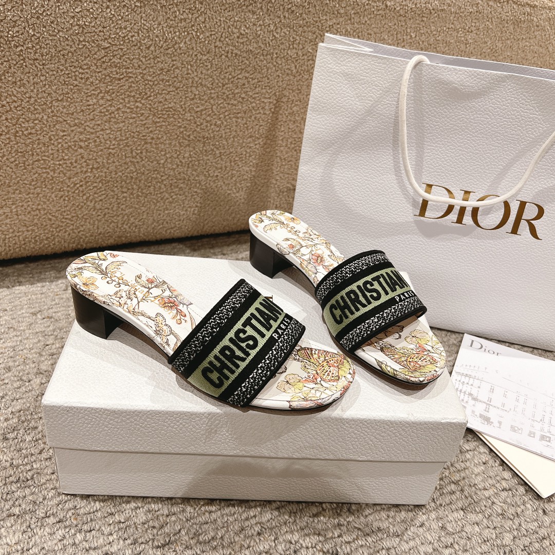 代购级别！经典迪奥logo电脑绣帆布方跟拖鞋，上乘美艳力作 dior专柜最火春夏系列 兼备气质 时尚 经