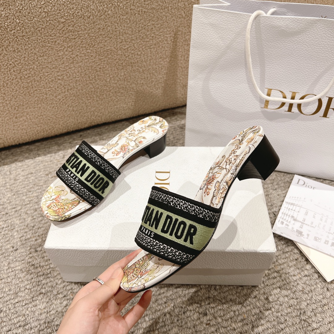 代购级别！经典迪奥logo电脑绣帆布方跟拖鞋，上乘美艳力作 dior专柜最火春夏系列 兼备气质 时尚 经