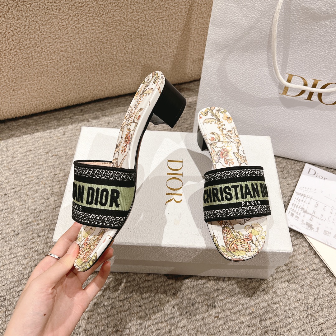 代购级别！经典迪奥logo电脑绣帆布方跟拖鞋，上乘美艳力作 dior专柜最火春夏系列 兼备气质 时尚 经
