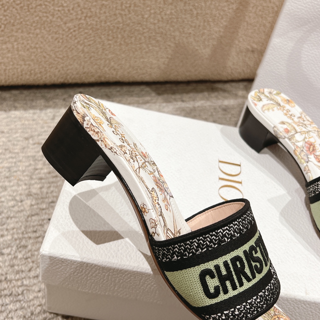 代购级别！经典迪奥logo电脑绣帆布方跟拖鞋，上乘美艳力作 dior专柜最火春夏系列 兼备气质 时尚 经