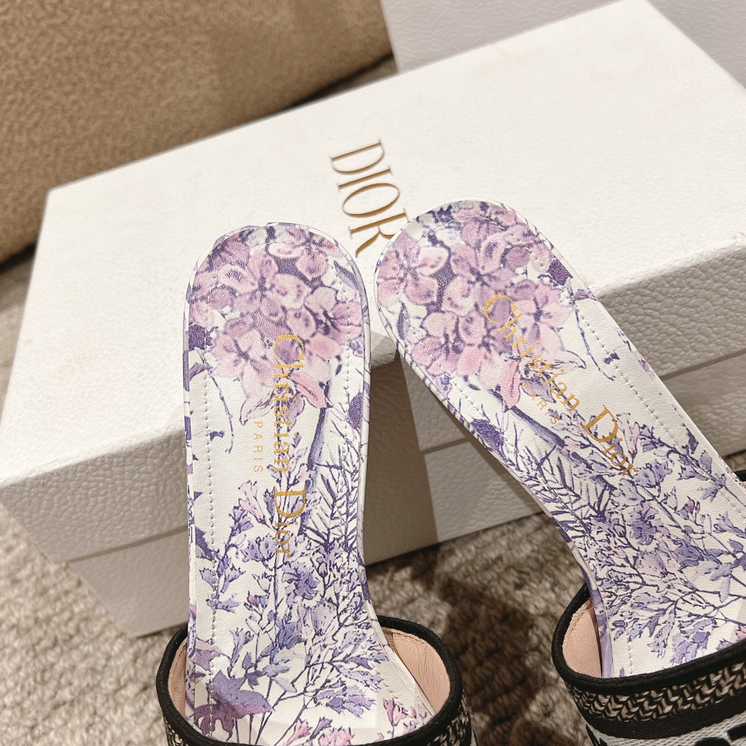 代购级别！经典迪奥logo电脑绣帆布方跟拖鞋，上乘美艳力作 dior专柜最火春夏系列 兼备气质 时尚 经