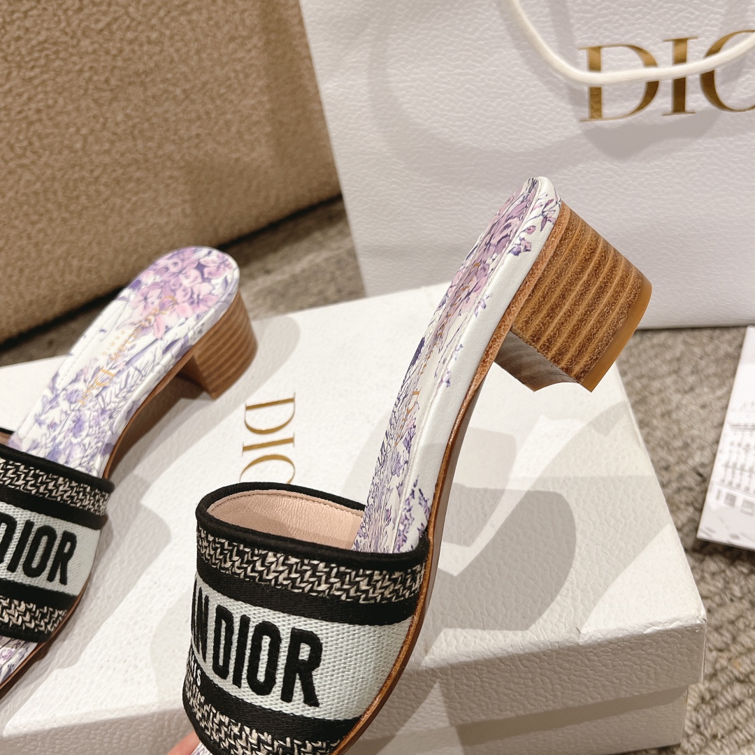 代购级别！经典迪奥logo电脑绣帆布方跟拖鞋，上乘美艳力作 dior专柜最火春夏系列 兼备气质 时尚 经