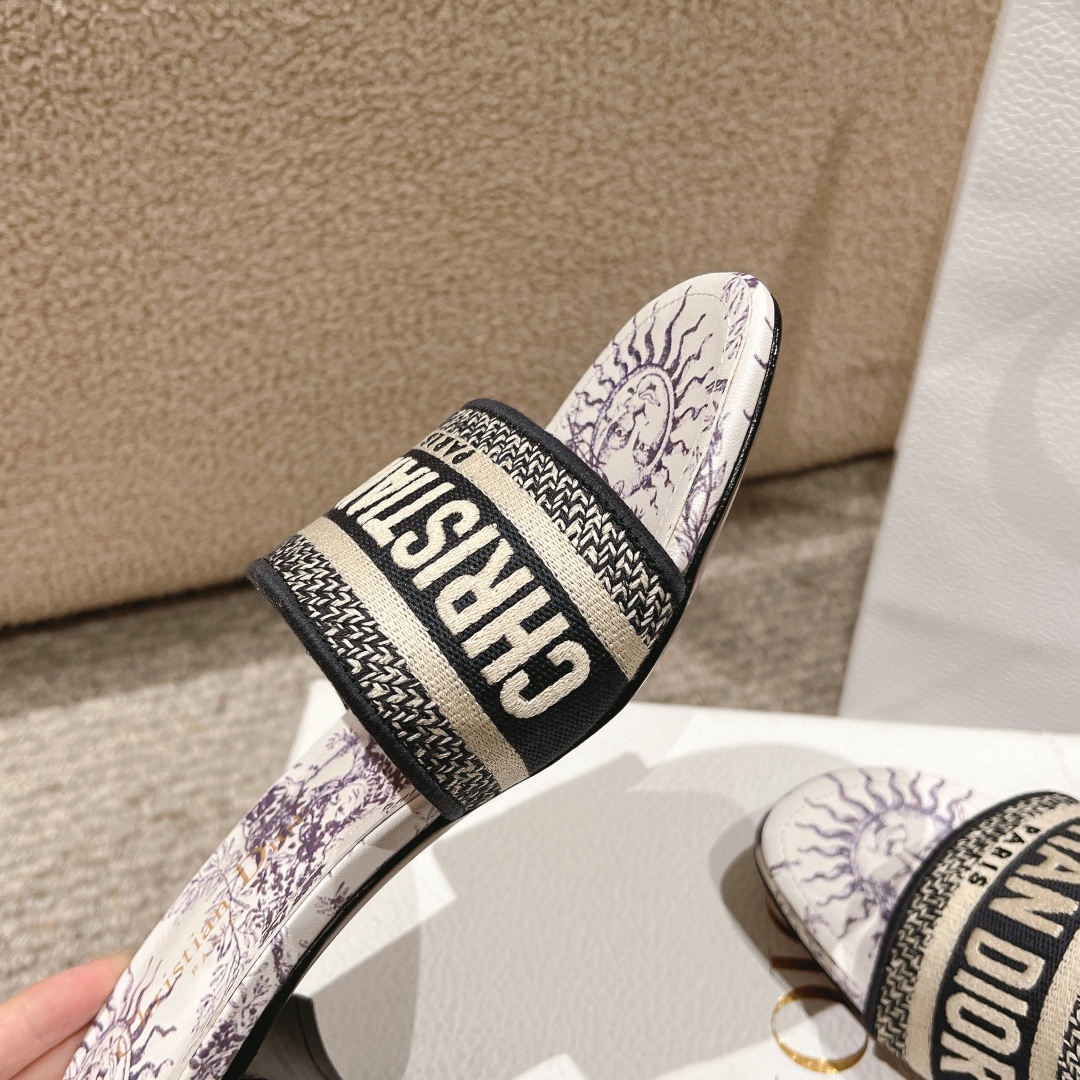 代购级别！经典迪奥logo电脑绣帆布方跟拖鞋，上乘美艳力作 dior专柜最火春夏系列 兼备气质 时尚 经