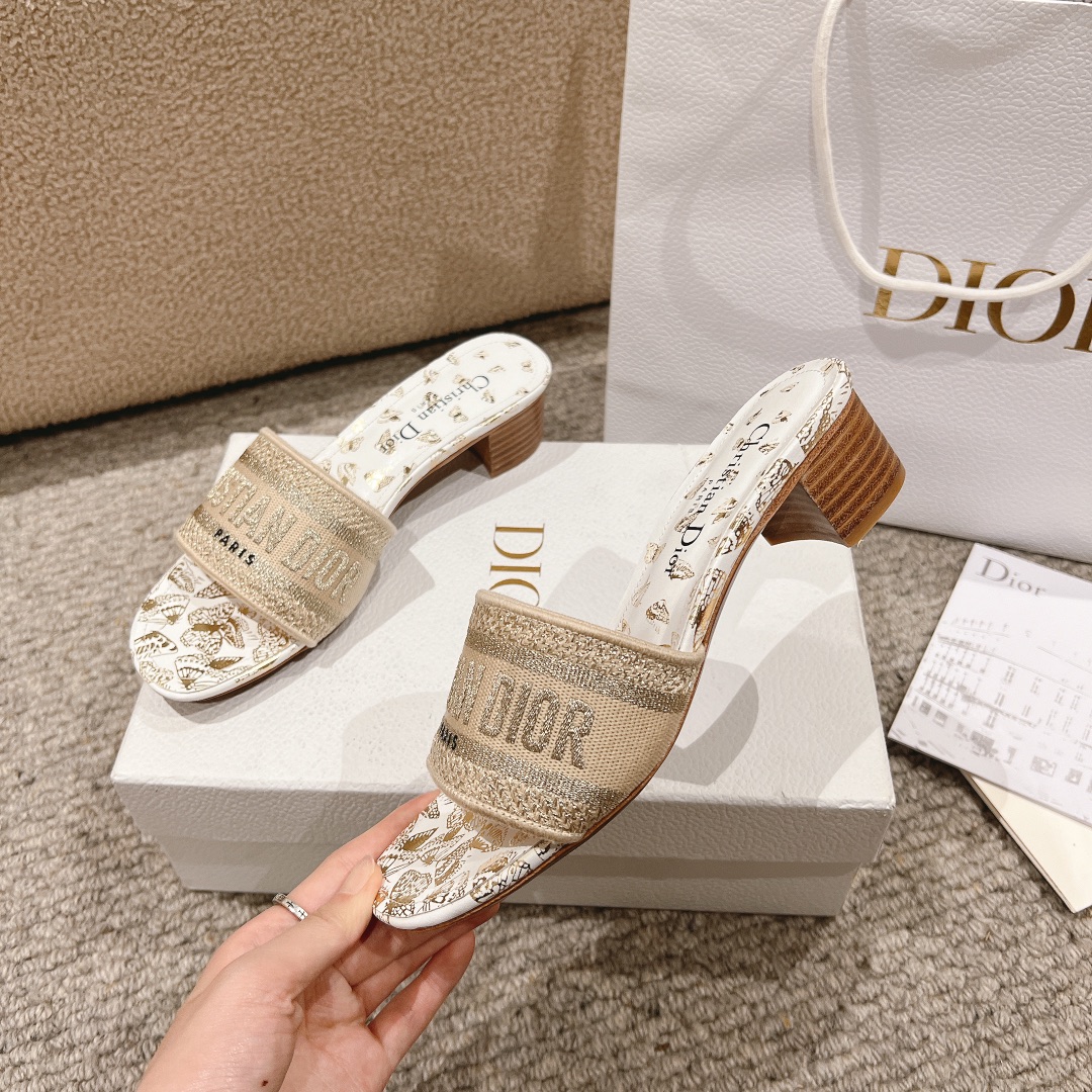 代购级别！经典迪奥logo电脑绣帆布方跟拖鞋，上乘美艳力作 dior专柜最火春夏系列 兼备气质 时尚 经