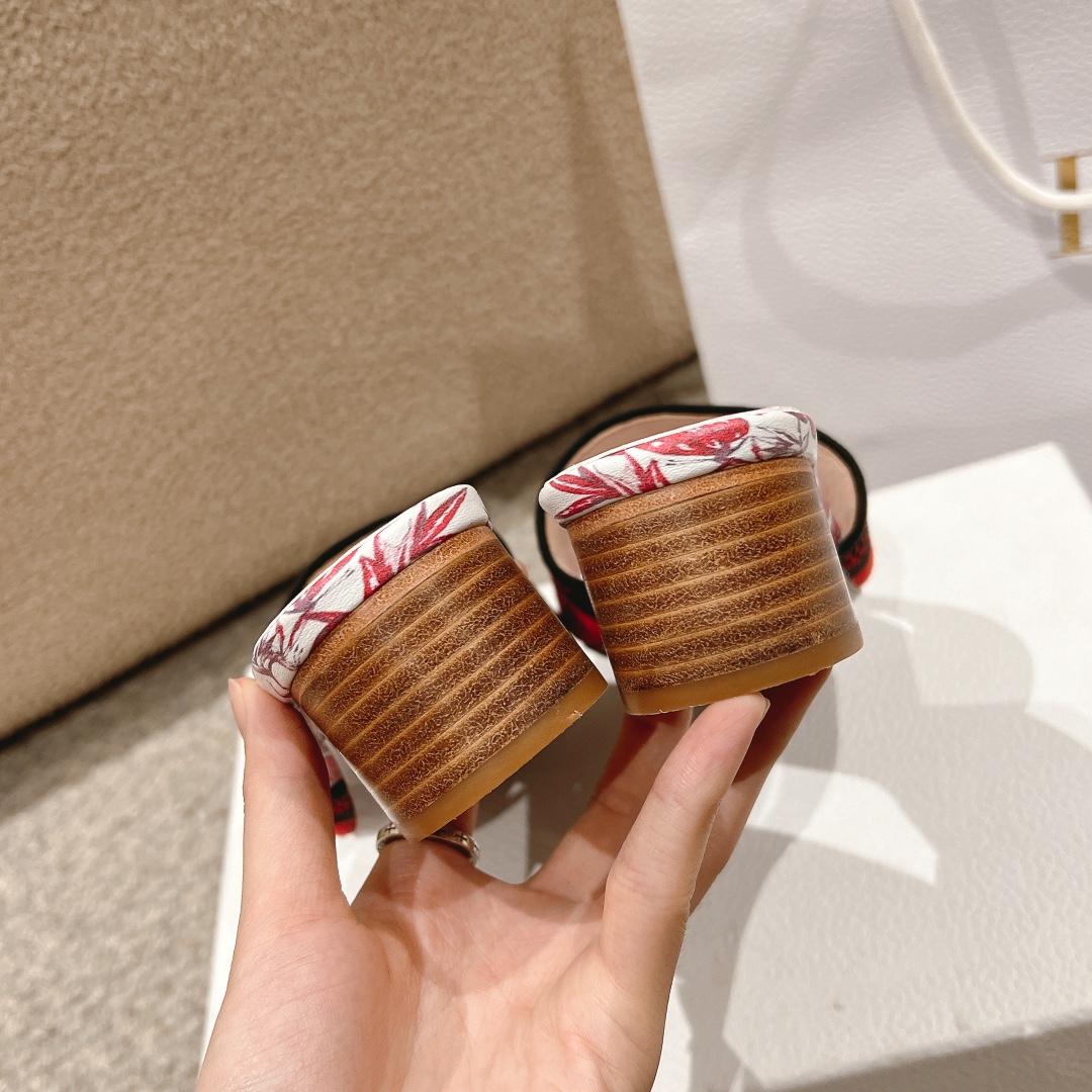 代购级别！经典迪奥logo电脑绣帆布方跟拖鞋，上乘美艳力作 dior专柜最火春夏系列 兼备气质 时尚 经