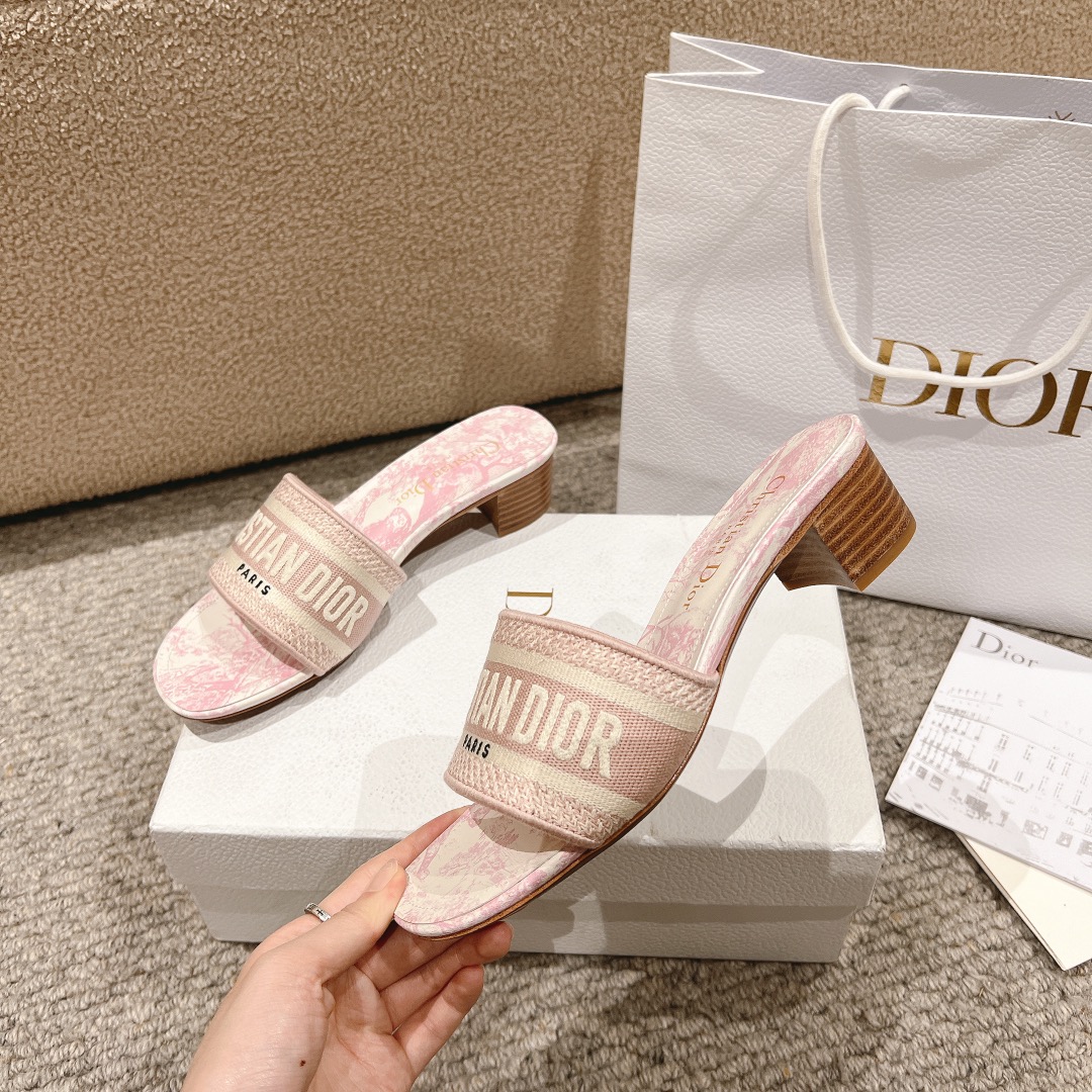 代购级别！经典迪奥logo电脑绣帆布方跟拖鞋，上乘美艳力作 dior专柜最火春夏系列 兼备气质 时尚 经