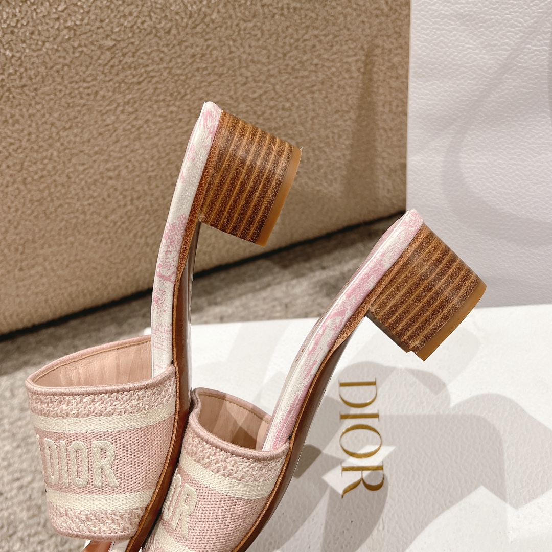 代购级别！经典迪奥logo电脑绣帆布方跟拖鞋，上乘美艳力作 dior专柜最火春夏系列 兼备气质 时尚 经