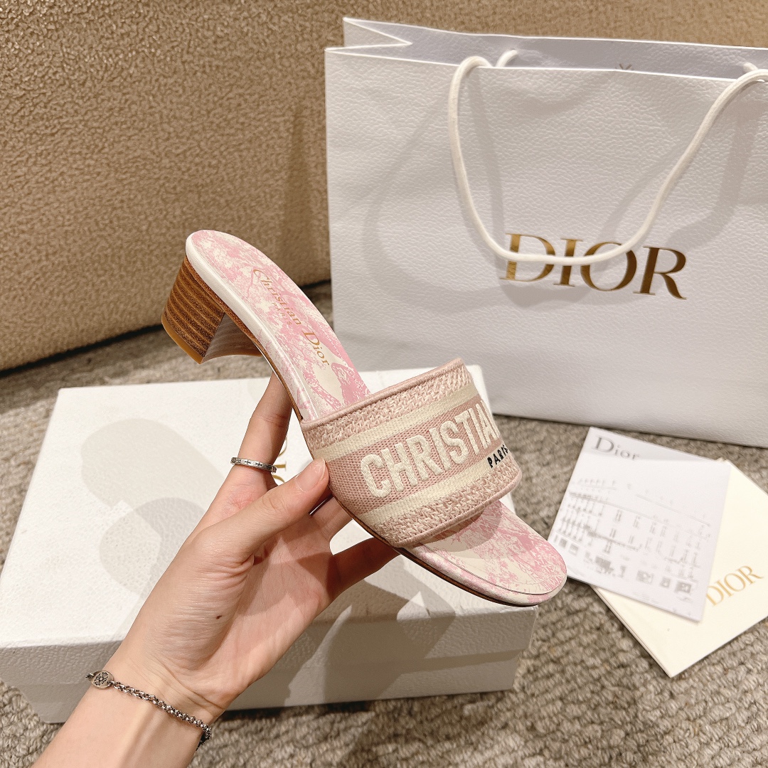 代购级别！经典迪奥logo电脑绣帆布方跟拖鞋，上乘美艳力作 dior专柜最火春夏系列 兼备气质 时尚 经