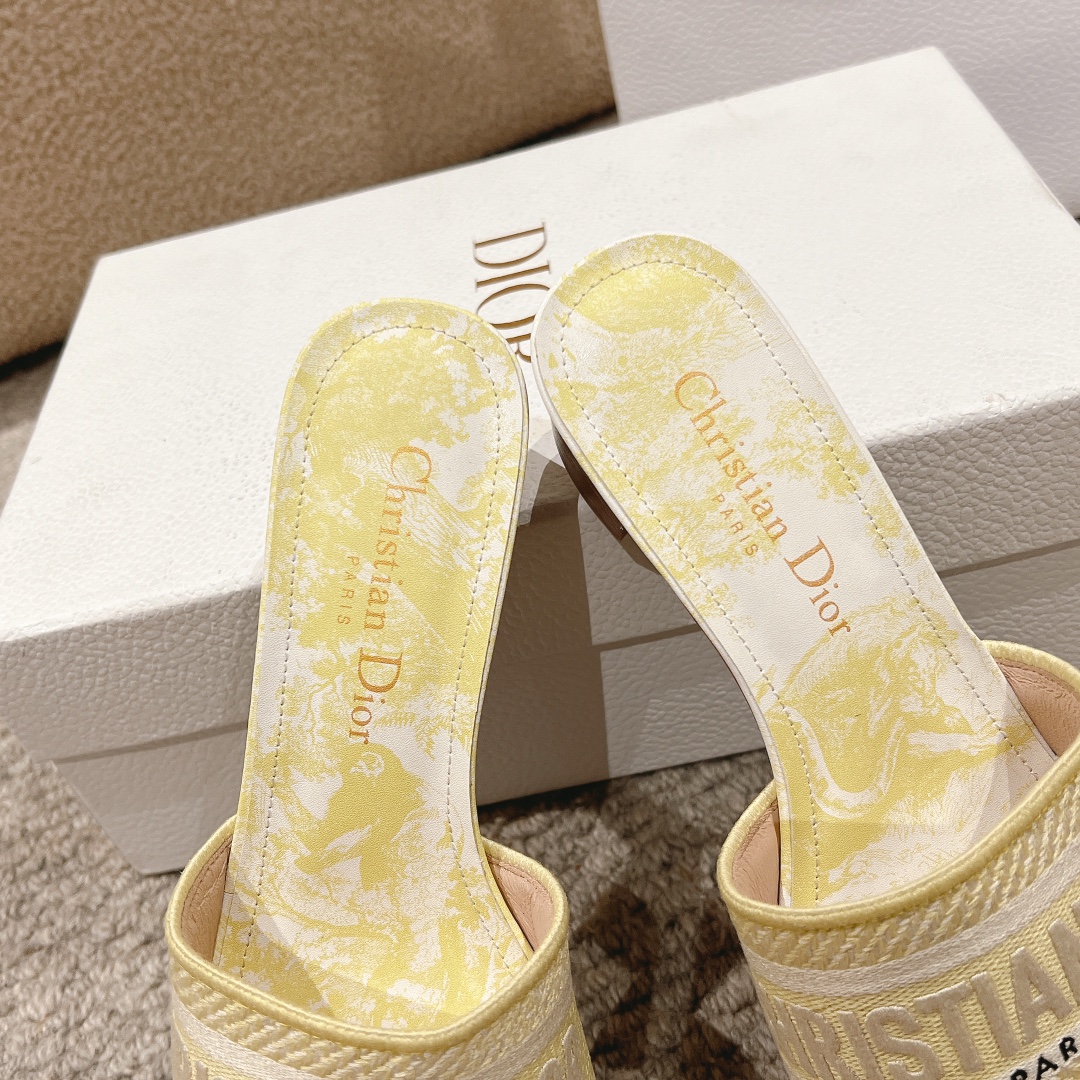 代购级别！经典迪奥logo电脑绣帆布方跟拖鞋，上乘美艳力作 dior专柜最火春夏系列 兼备气质 时尚 经