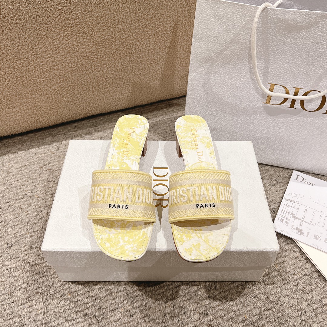 代购级别！经典迪奥logo电脑绣帆布方跟拖鞋，上乘美艳力作 dior专柜最火春夏系列 兼备气质 时尚 经