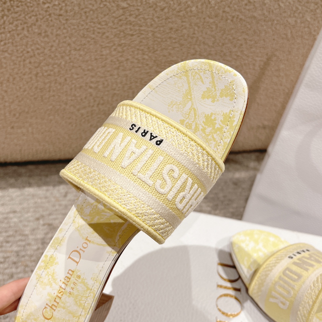 代购级别！经典迪奥logo电脑绣帆布方跟拖鞋，上乘美艳力作 dior专柜最火春夏系列 兼备气质 时尚 经