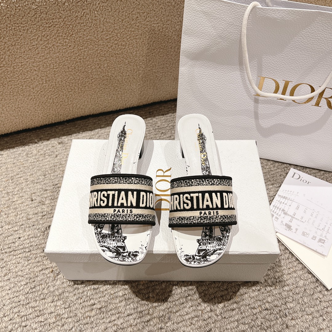 代购级别！经典迪奥logo电脑绣帆布方跟拖鞋，上乘美艳力作 dior专柜最火春夏系列 兼备气质 时尚 经