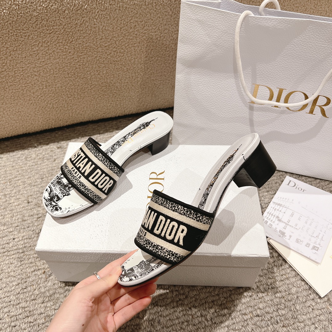代购级别！经典迪奥logo电脑绣帆布方跟拖鞋，上乘美艳力作 dior专柜最火春夏系列 兼备气质 时尚 经