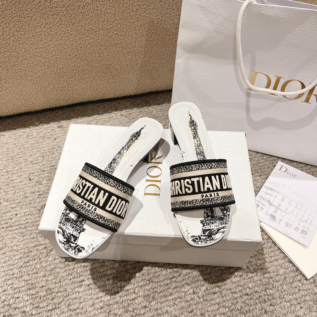 代购级别！经典迪奥logo电脑绣帆布方跟拖鞋，上乘美艳力作 dior专柜最火春夏系列 兼备气质 时尚 经