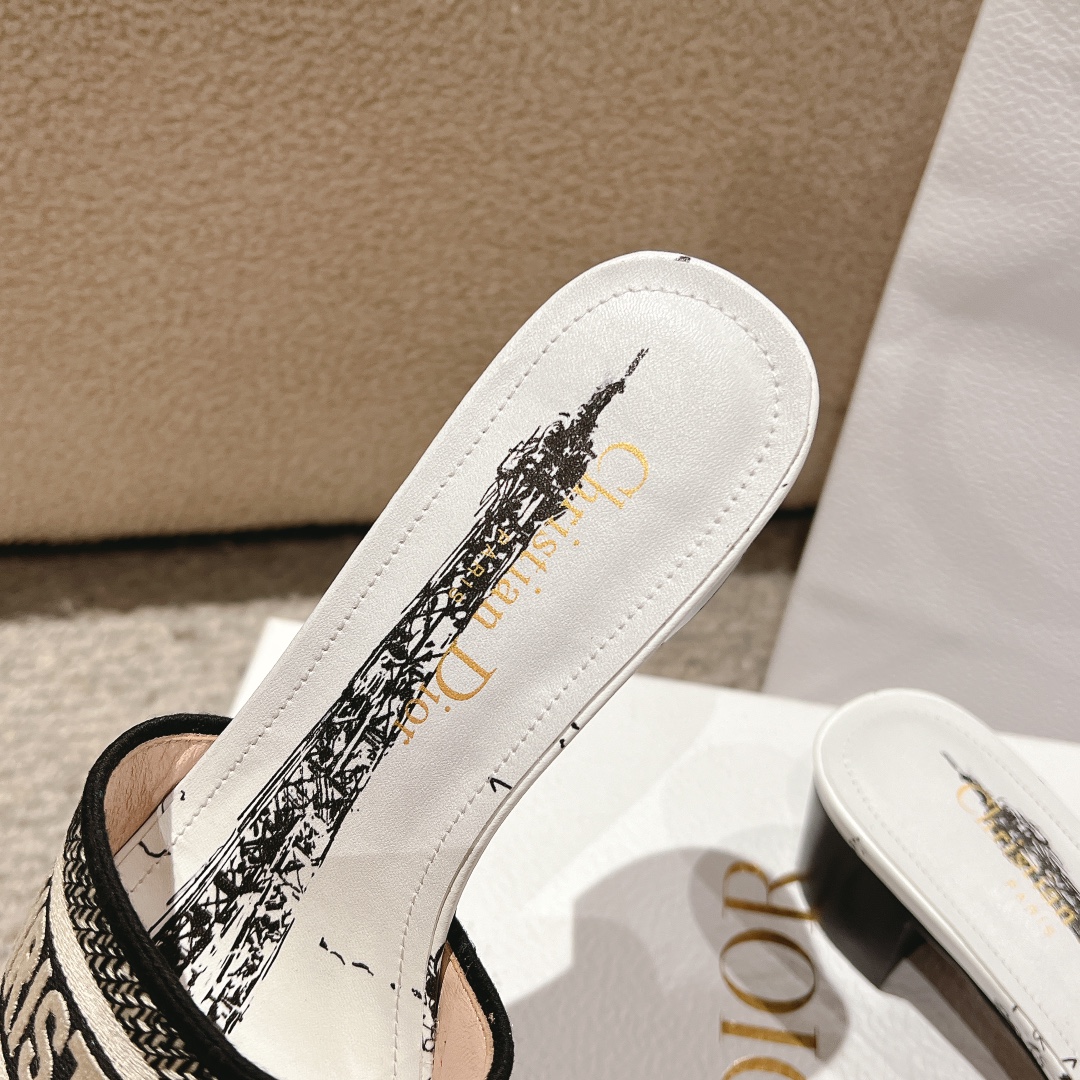 代购级别！经典迪奥logo电脑绣帆布方跟拖鞋，上乘美艳力作 dior专柜最火春夏系列 兼备气质 时尚 经