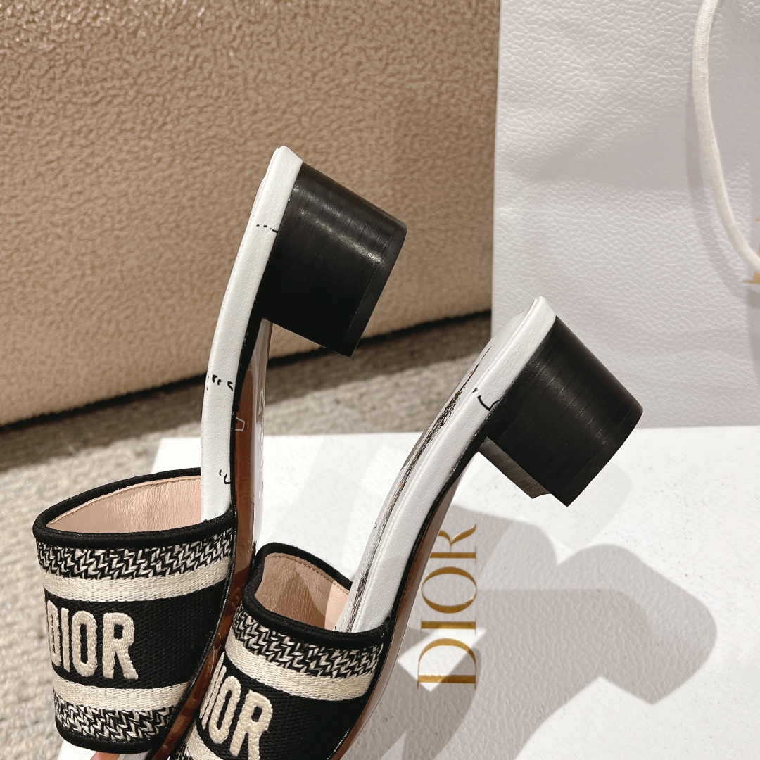 代购级别！经典迪奥logo电脑绣帆布方跟拖鞋，上乘美艳力作 dior专柜最火春夏系列 兼备气质 时尚 经