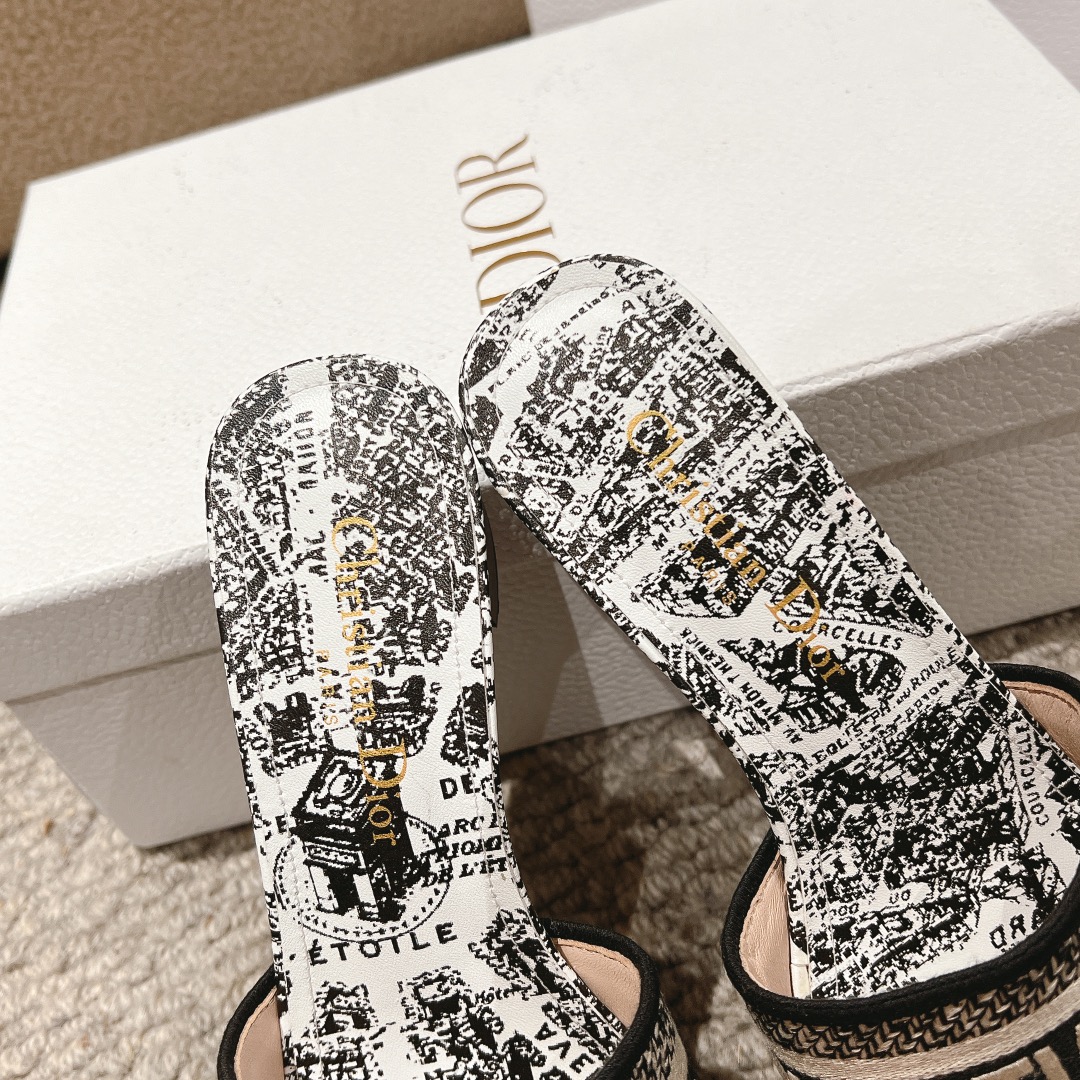 代购级别！经典迪奥logo电脑绣帆布方跟拖鞋，上乘美艳力作 dior专柜最火春夏系列 兼备气质 时尚 经