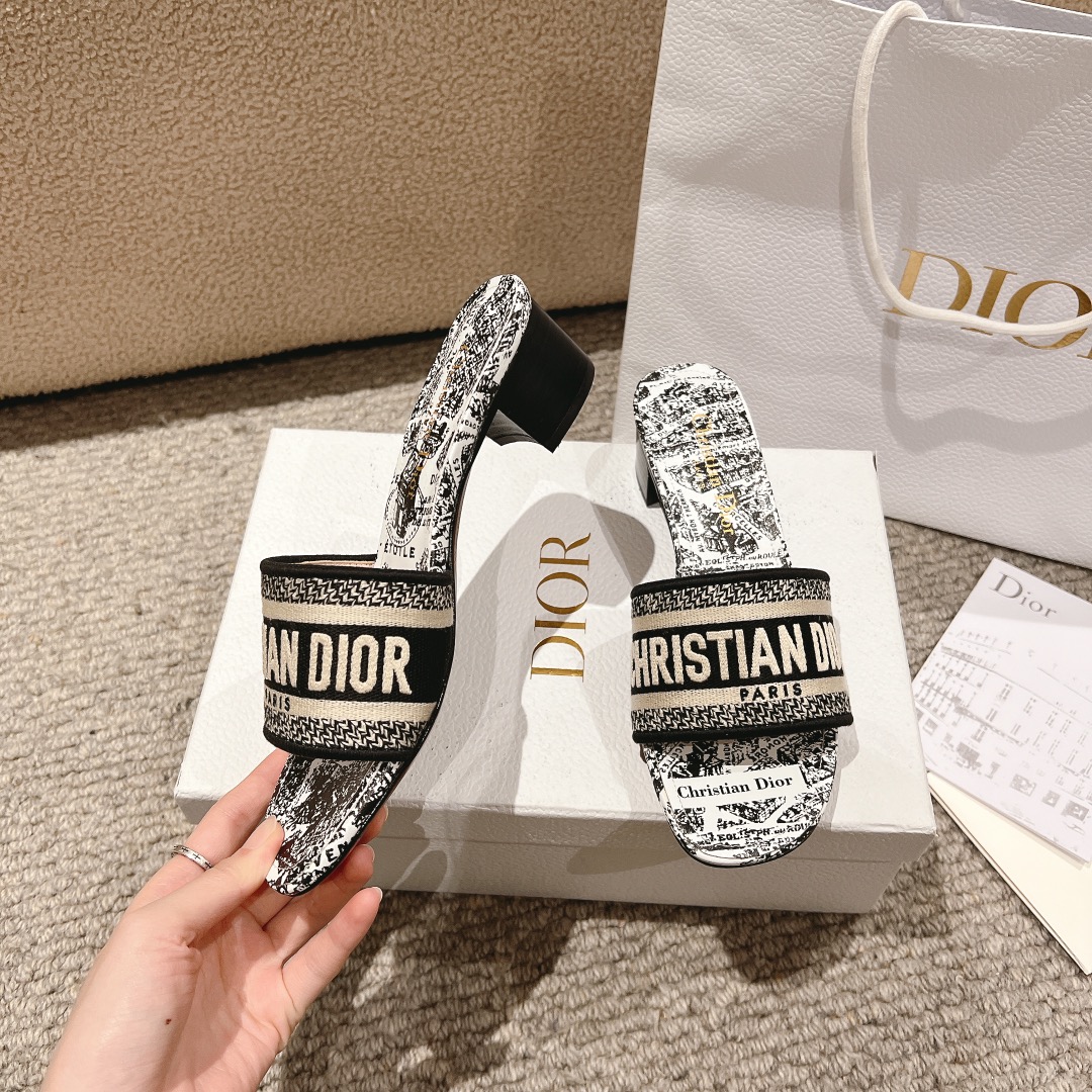 代购级别！经典迪奥logo电脑绣帆布方跟拖鞋，上乘美艳力作 dior专柜最火春夏系列 兼备气质 时尚 经