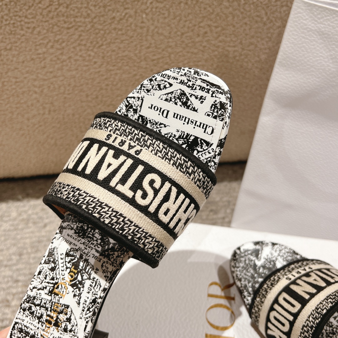 代购级别！经典迪奥logo电脑绣帆布方跟拖鞋，上乘美艳力作 dior专柜最火春夏系列 兼备气质 时尚 经