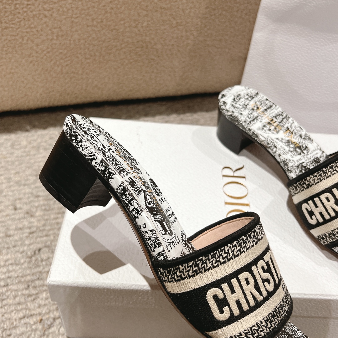 代购级别！经典迪奥logo电脑绣帆布方跟拖鞋，上乘美艳力作 dior专柜最火春夏系列 兼备气质 时尚 经