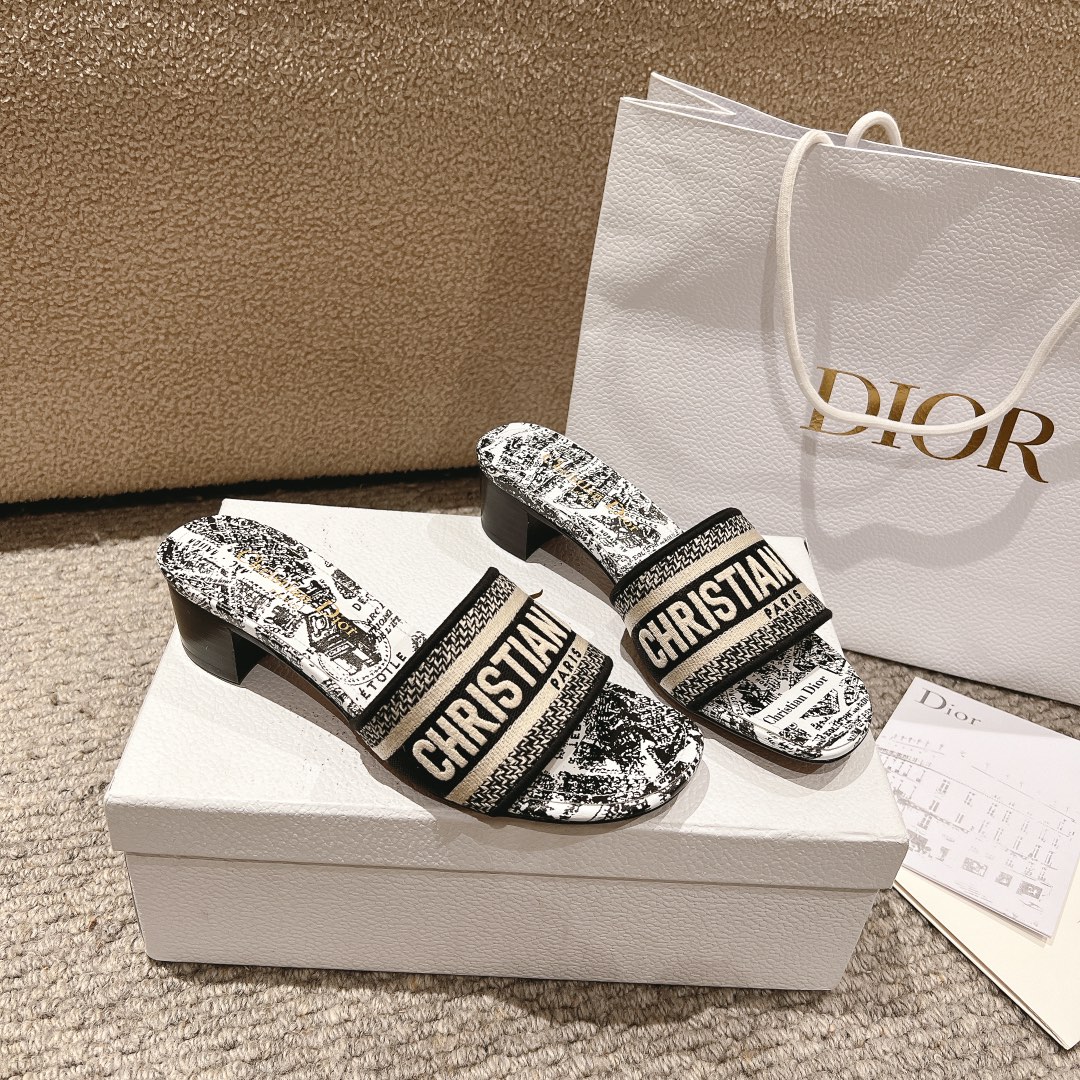 代购级别！经典迪奥logo电脑绣帆布方跟拖鞋，上乘美艳力作 dior专柜最火春夏系列 兼备气质 时尚 经