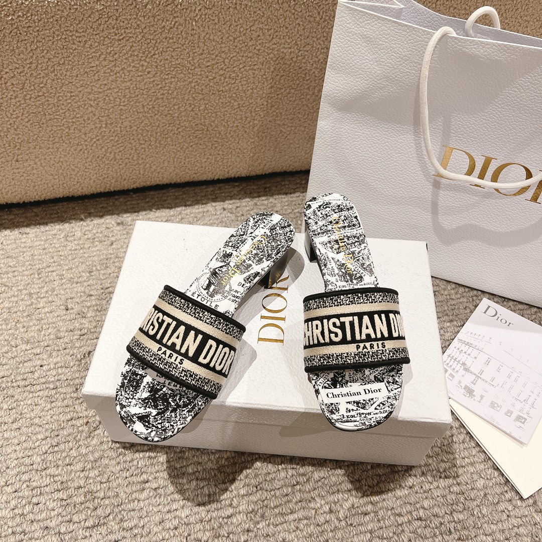 代购级别！经典迪奥logo电脑绣帆布方跟拖鞋，上乘美艳力作 dior专柜最火春夏系列 兼备气质 时尚 经